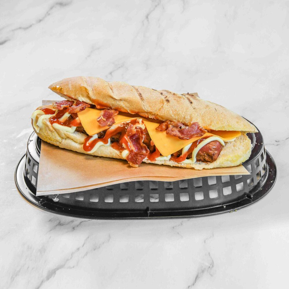 Hot dog con bacon & cheddar, salse | Crusco Burger & Co.