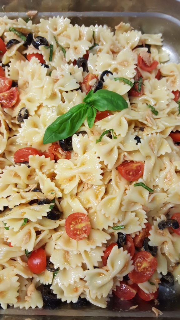 Pasta fredda tonno olive e pendolini | Togliti la voglia