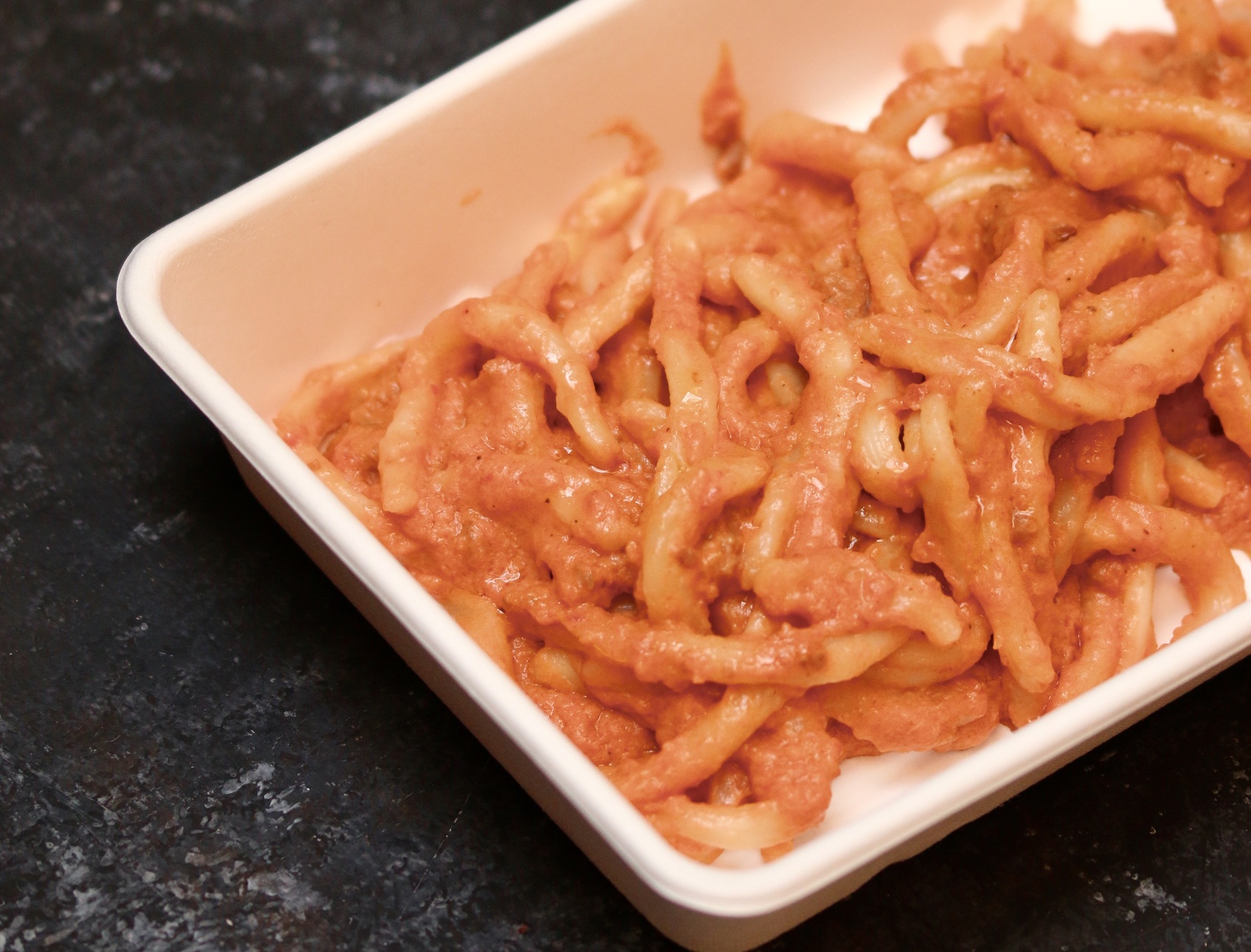 Strozzapreti Pasticciati con Ragù di Soia, Crema di Soia e Grana | Pepeverde