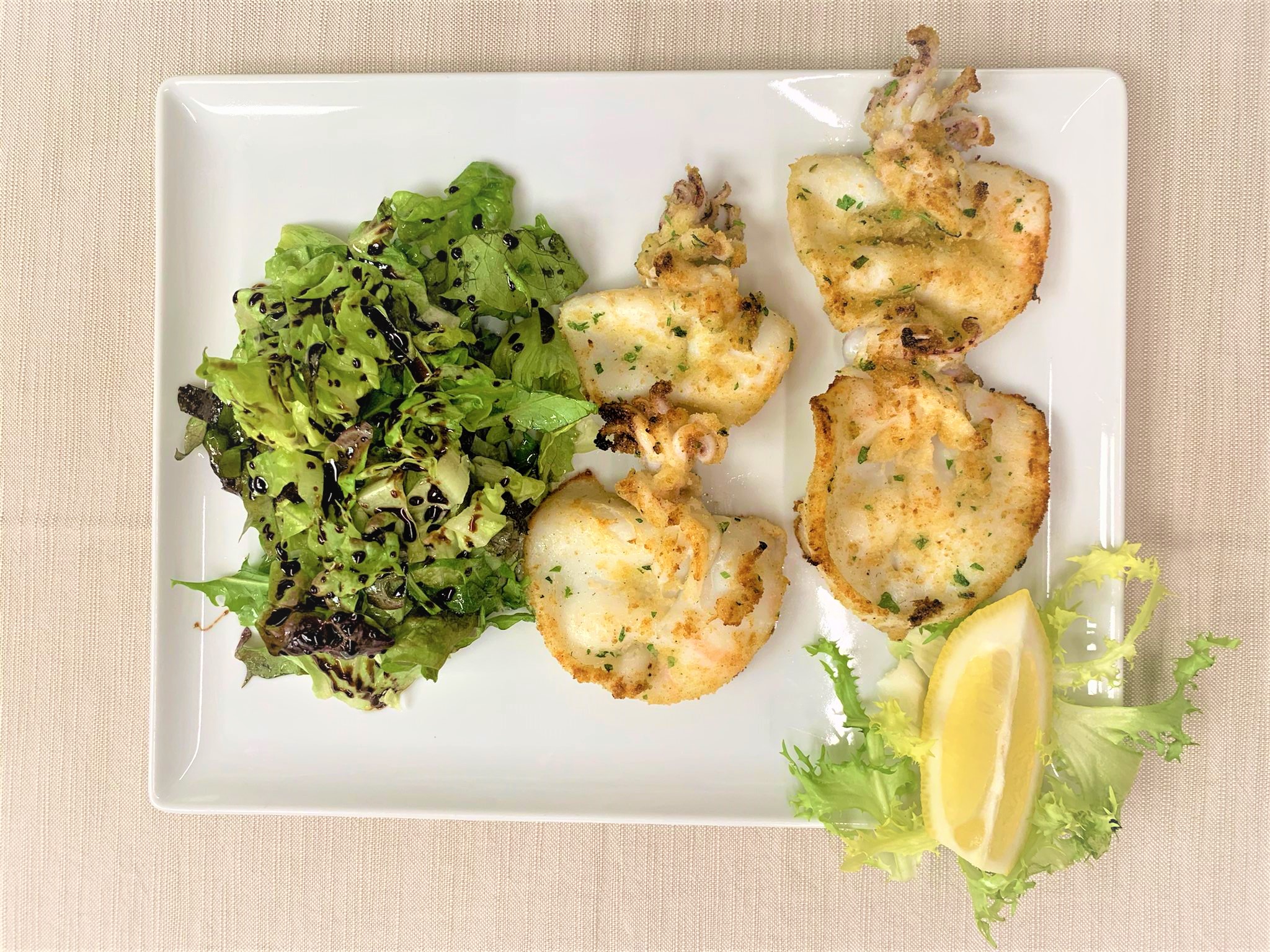 Calamari scottati alla griglia e misticanza al balsamico | Ristorante Protti