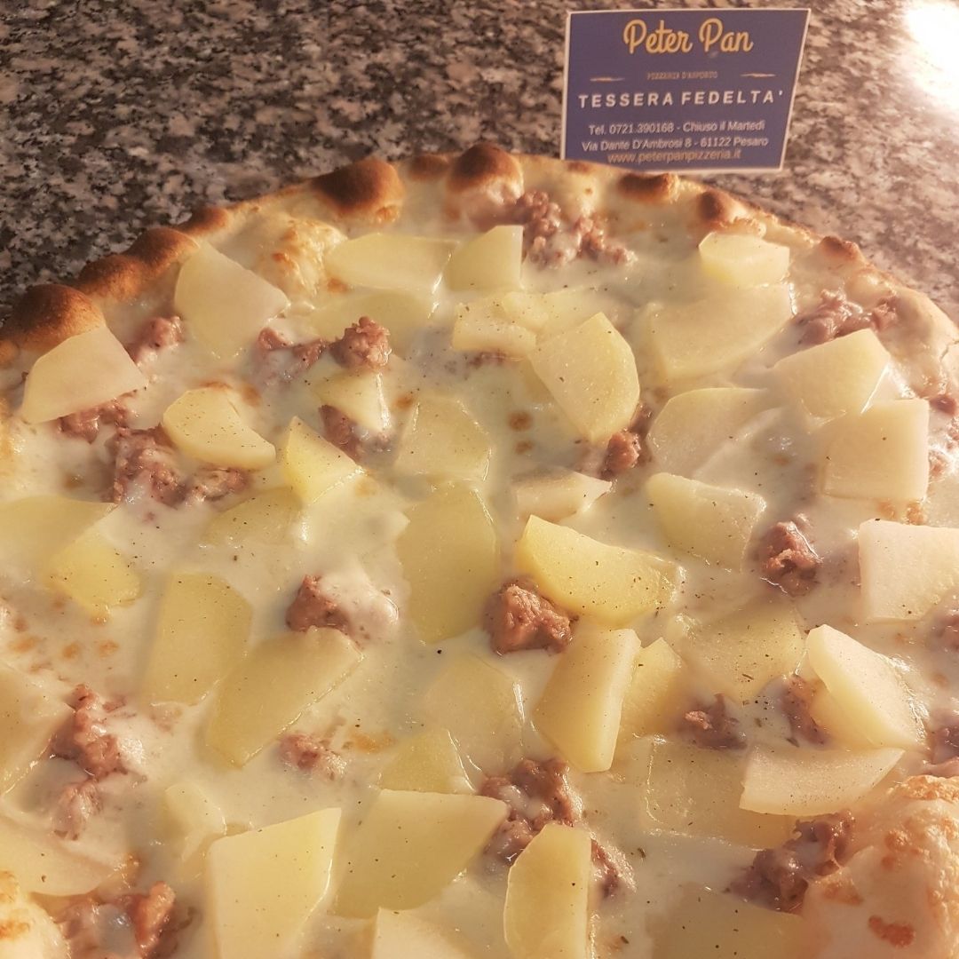 Patate lesse e salsiccia | Pizzeria Peter Pan