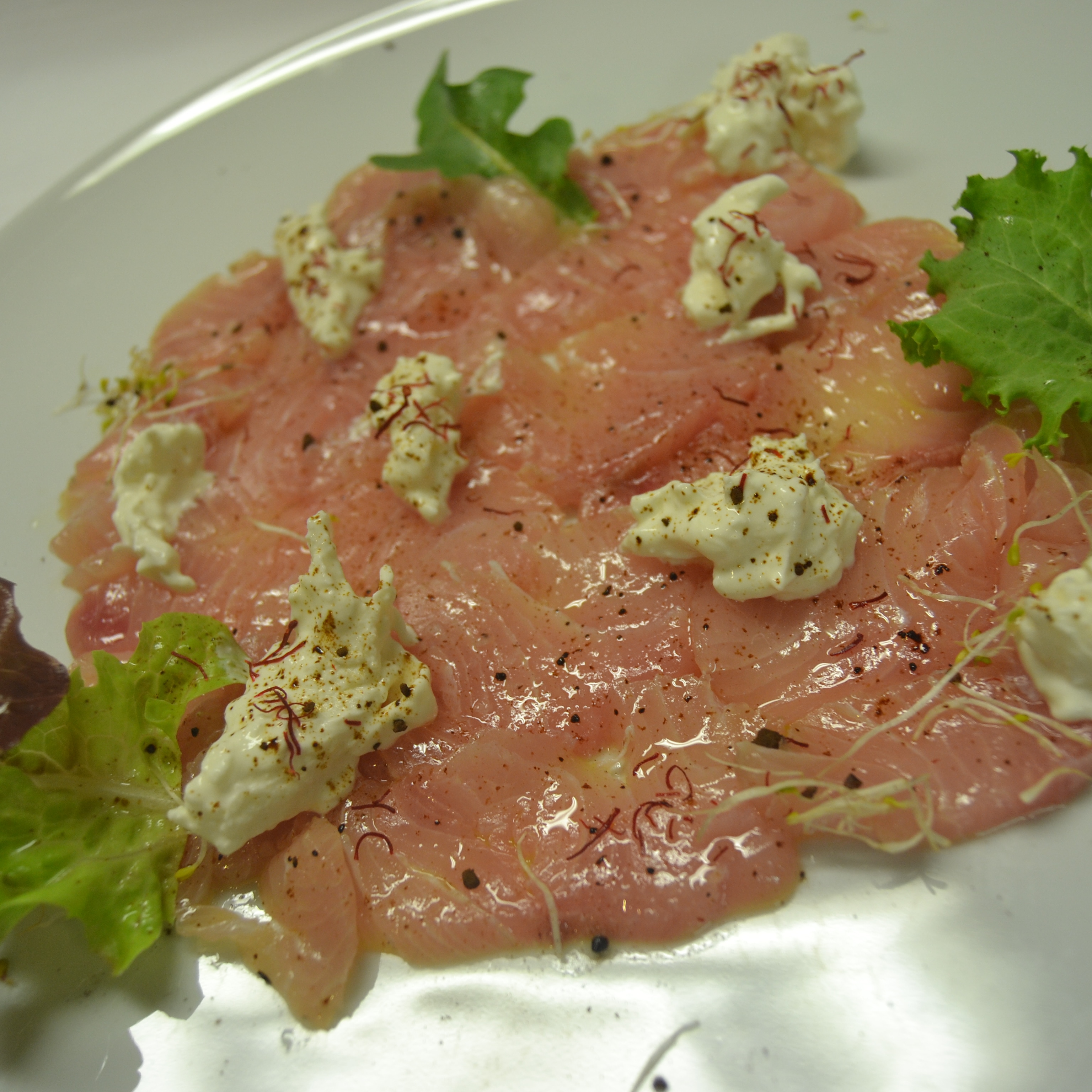 Carpaccio di ricciola, stracciatella e polvere di liquirizia | Ristorante Protti