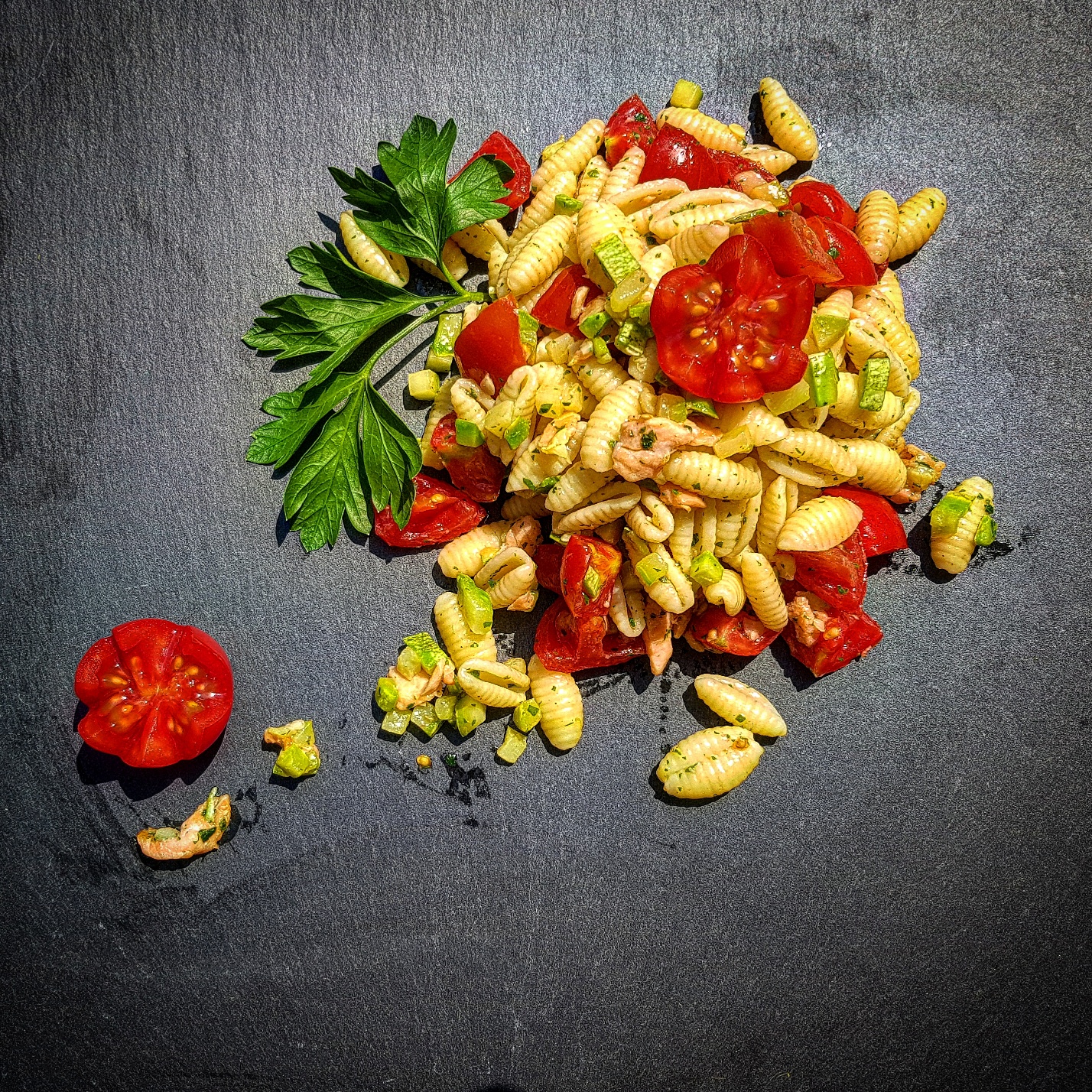 Pasta fredda salmone zucchine e pendolini | Togliti la voglia