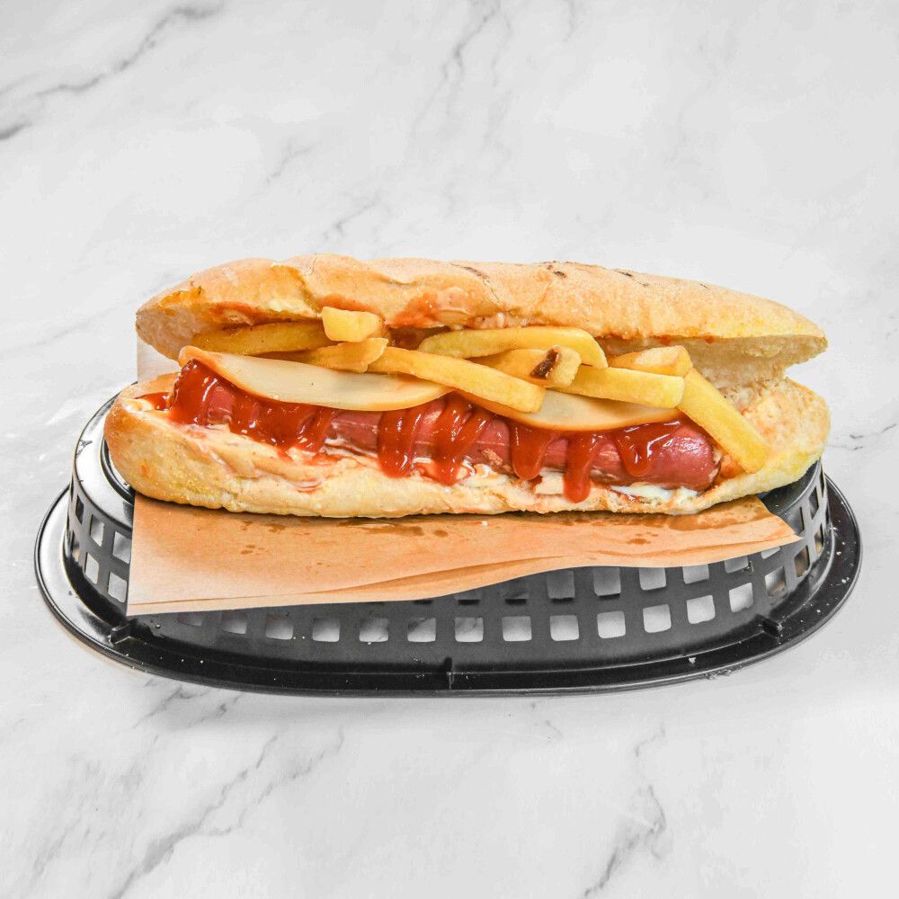 Hotdog würstel, patatine, scamorza, ketchup | Crusco Burger & Co.