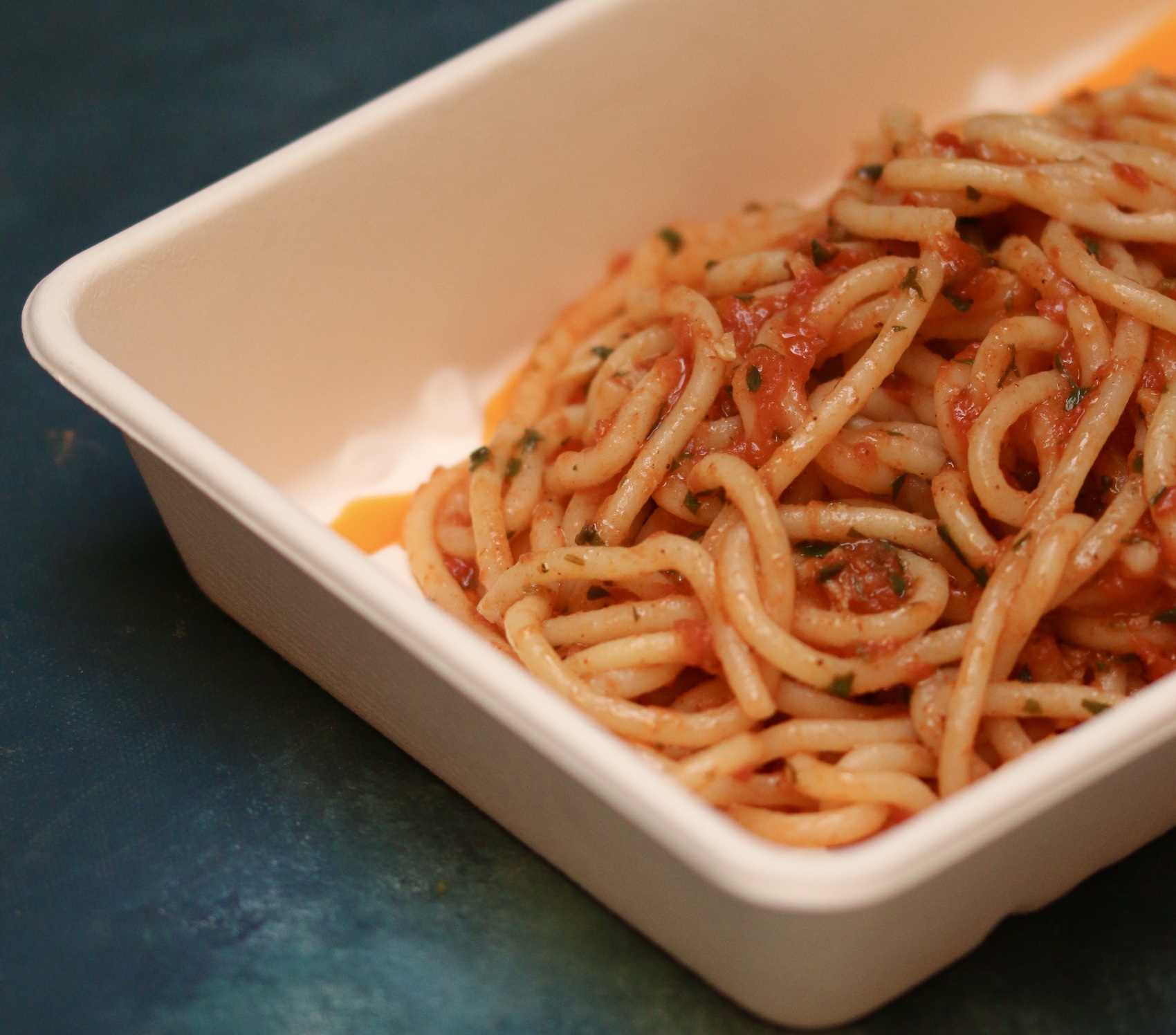Spaghetti di pasta fresca Aglio Olio Peperoncino e pomodoro | Pepeverde