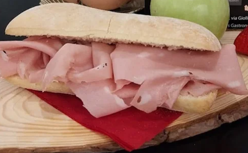 Focaccia mortazza | Mario's - Focacceria Paninoteca