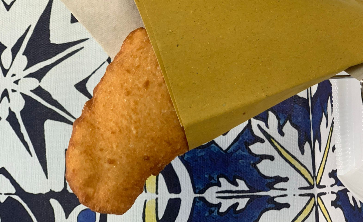 Calzone Fritto con Pomodoro, Mozzarella, Prosciutto Cotto e Basilico | Orosciò - Pizza fritta da passeggio 