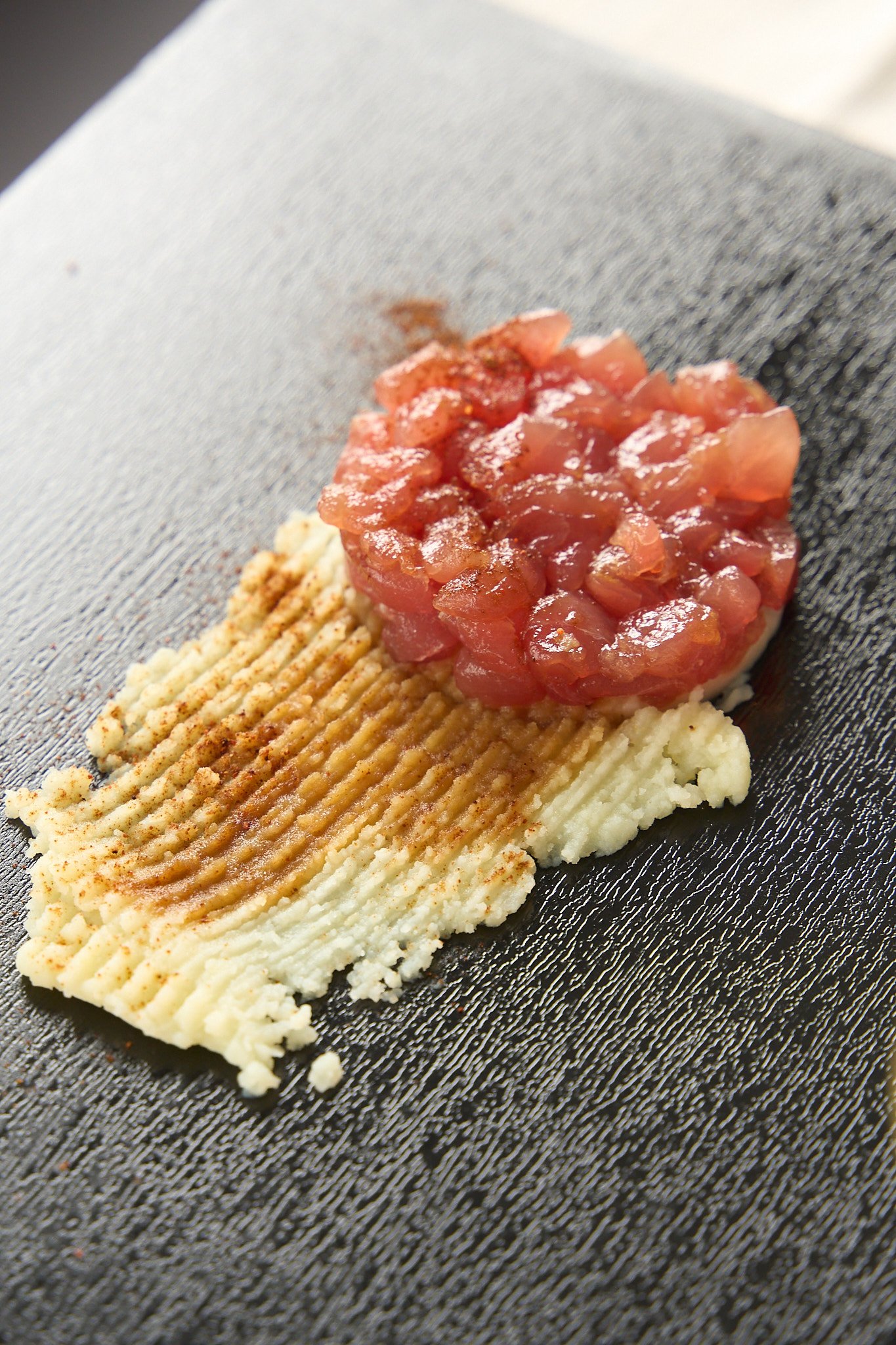 Tartare di tonno, pesche e passion fruit | Ristorante Protti