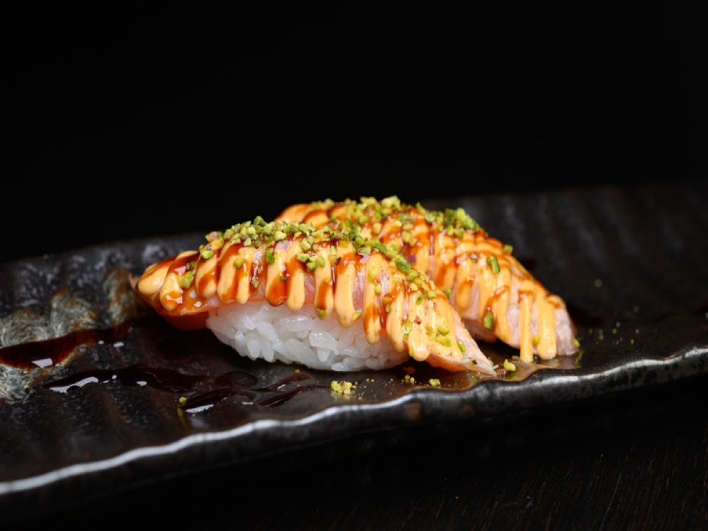 94.NIGHIRI SALMON SPECIALE FLAMBÈ  2PZ. | Ristorante Anami